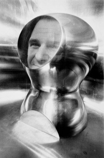 Juraj Bartusz: Autoportrét v kozmickej hlave (1976)