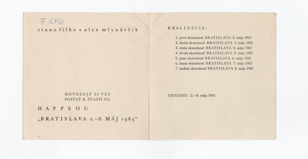 Stano Filko & Alex Mlynárčik: HAPPSOC I. pozvánka, 1965. 15 × 30 cm, ofsetová tlač, papier. Zbierka Linea