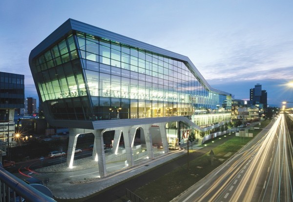 Andrea Klimko, P. Kručay, spolupráca Ľ. Agnet: Relax sports and wellness center, Bratislava. 2009