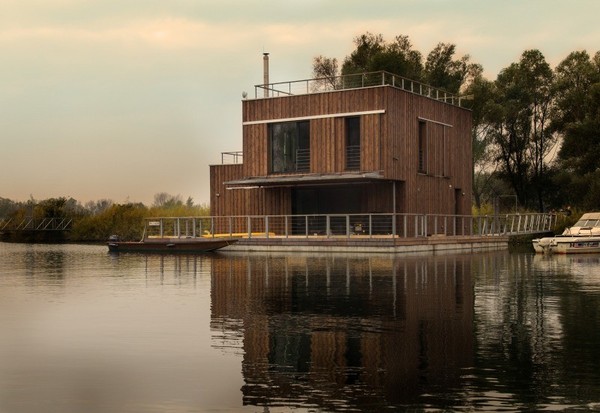 Diana Šajdová, Mária Klaučová: Floating House OLIVER, Bratislava. 2015