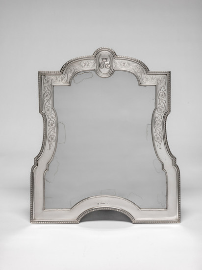 Toaletné zrkadlo Eleonóry St.-Genois, rod. von Wachtler. 1889 – 1890. Liate striebro, cizelovanie, zrkadlo, drevo. SNG